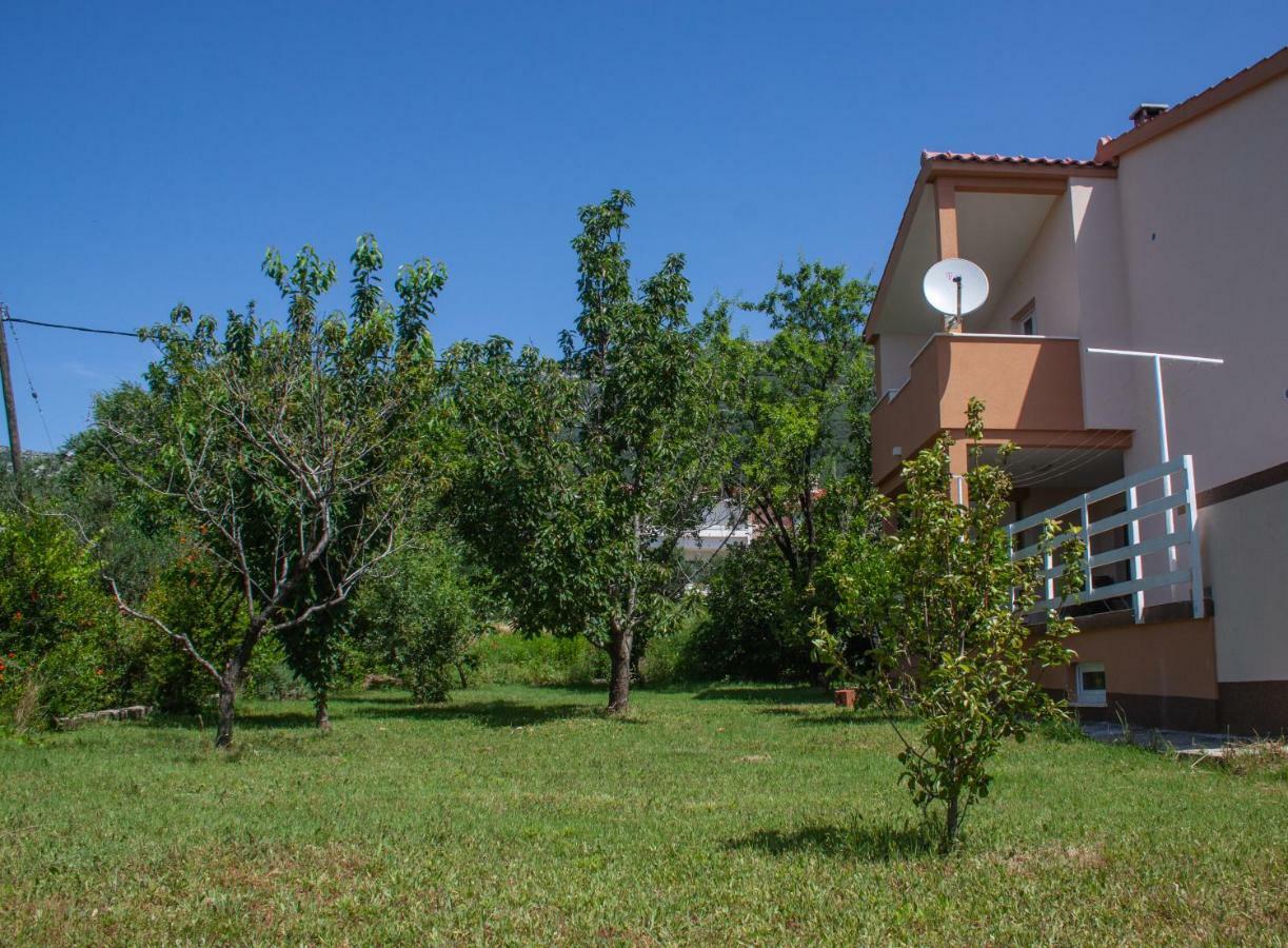 Nadalina Apartment Kaštel Stari Buitenkant foto